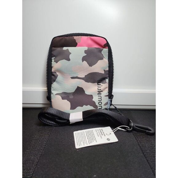 Lululemon Easy Access Crossbody Camo - Picture 1 of 5